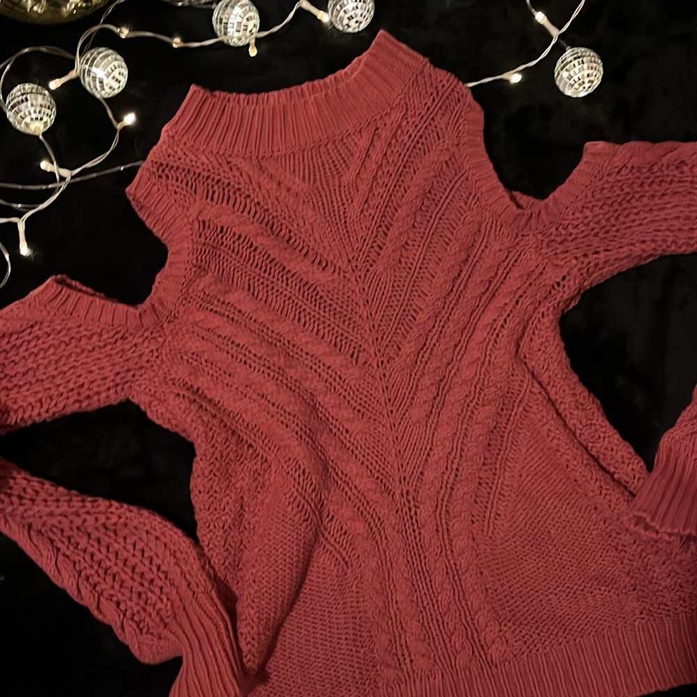 Cold Shoulder Chunky Knit Sweater - Picture 3 of 6